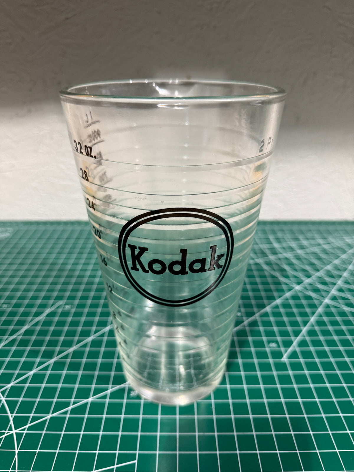 Vintage Kodak 32 oz Glass Darkroom Graduate, Dual Scale, Mint